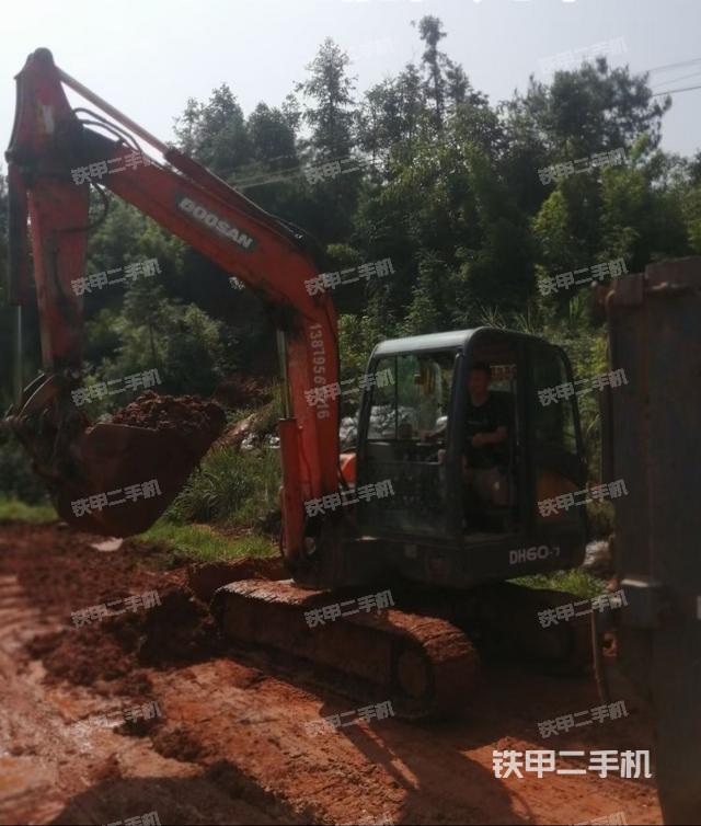 整机右后45°(整机外观) 整机右后45°(整机外观)