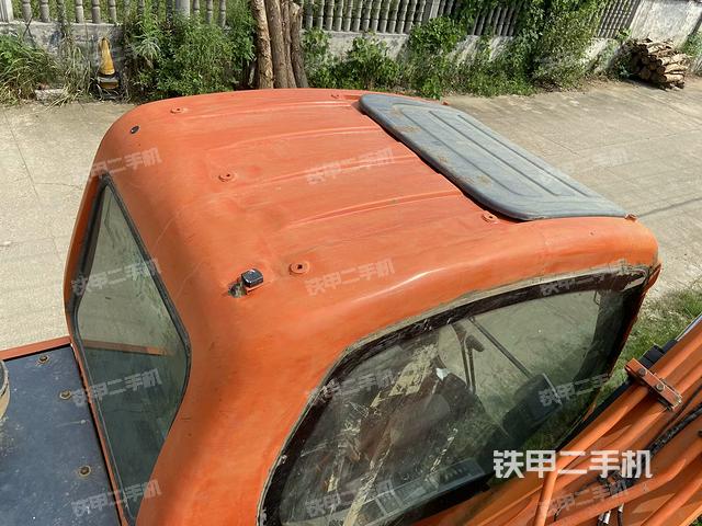 驾驶室顶部(整机外观) 驾驶室顶部(整机外观)