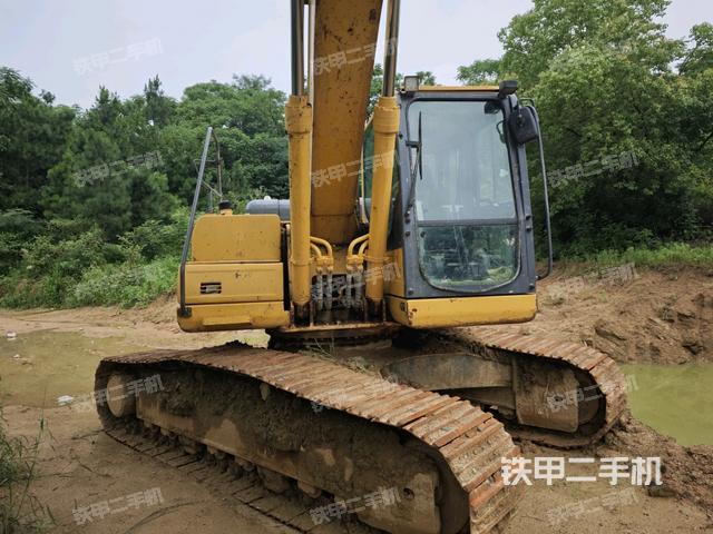 单侧履带整体(整机外观) 单侧履带整体(整机外观)