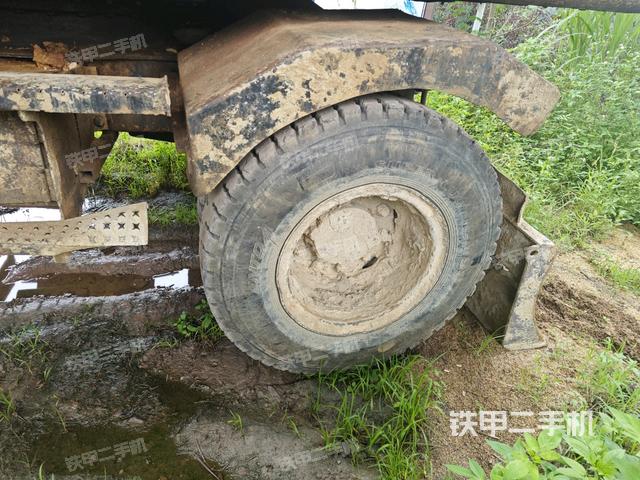 左导向轮(行走机构) 左导向轮(行走机构)