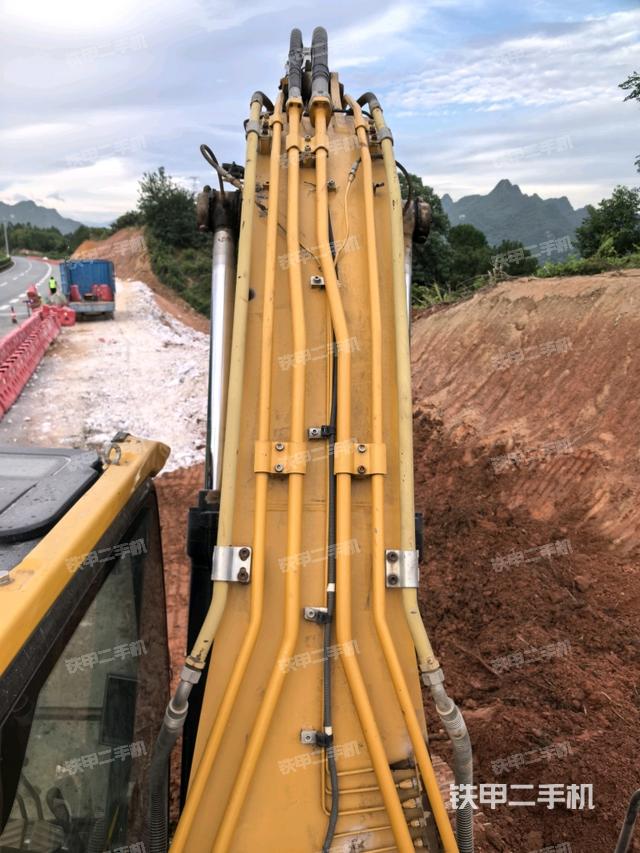 大臂背部俯视(工作和回转装置) 大臂背部俯视(工作和回转装置)