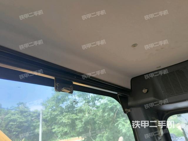 座椅左侧控制台/音响/含左手柄(驾驶室部分) 座椅左侧控制台/音响/含左手柄(驾驶室部分)