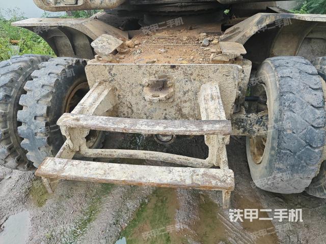 转盘和下车架正前(工作和回转装置) 转盘和下车架正前(工作和回转装置)