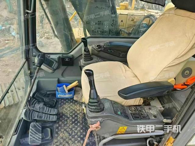 驾驶室整体(整机外观) 驾驶室整体(整机外观)