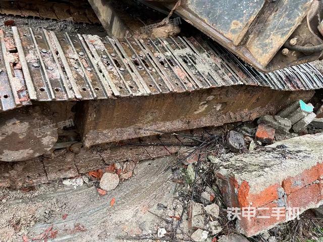 单侧履带整体(整机外观) 单侧履带整体(整机外观)