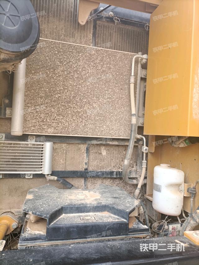 散热器正面(大件舱室) 散热器正面(大件舱室)