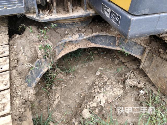 转盘和下车架正前(工作和回转装置) 转盘和下车架正前(工作和回转装置)