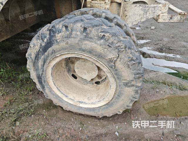 右驱动轮(行走机构) 右驱动轮(行走机构)