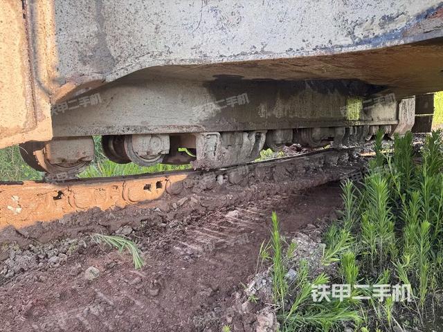 左侧履带整体 (行走机构) 左侧履带整体 (行走机构)