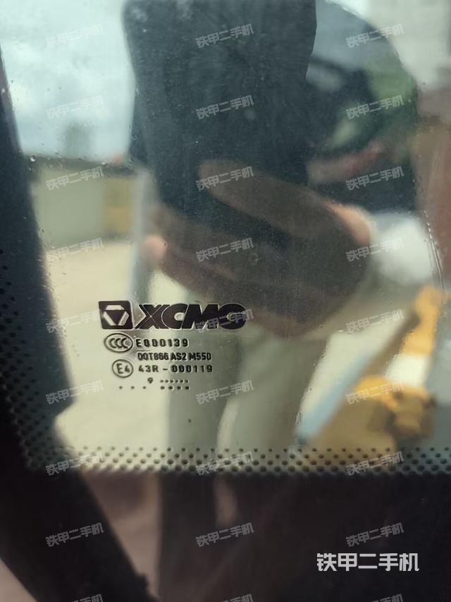 駕駛室側(cè)向上照全景（壓路機駕駛室）