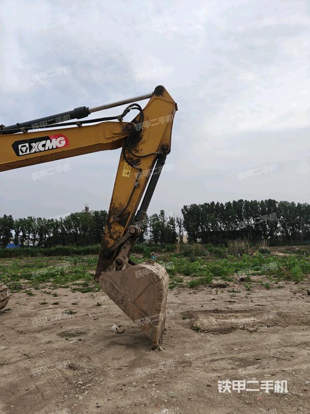 小臂整体右前(工作和回转装置) 小臂整体右前(工作和回转装置)