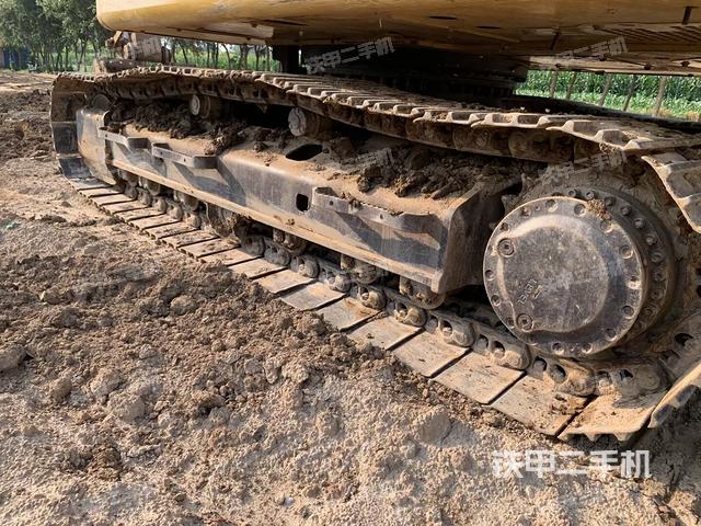 单侧履带整体(整机外观) 单侧履带整体(整机外观)