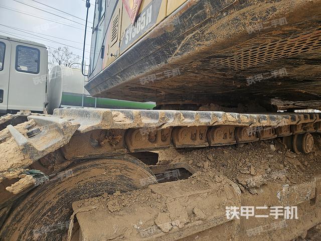 单侧履带整体(整机外观) 单侧履带整体(整机外观)