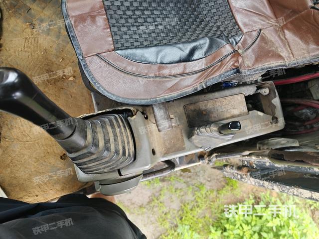 座椅左侧控制台/音响/含左手柄(驾驶室部分) 座椅左侧控制台/音响/含左手柄(驾驶室部分)