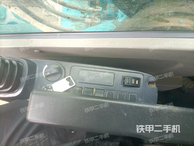 座椅右側(cè)控制臺/鑰匙門/油門/含右手柄（駕駛室部分）