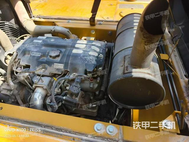 驾驶室整体(整机外观) 驾驶室整体(整机外观)