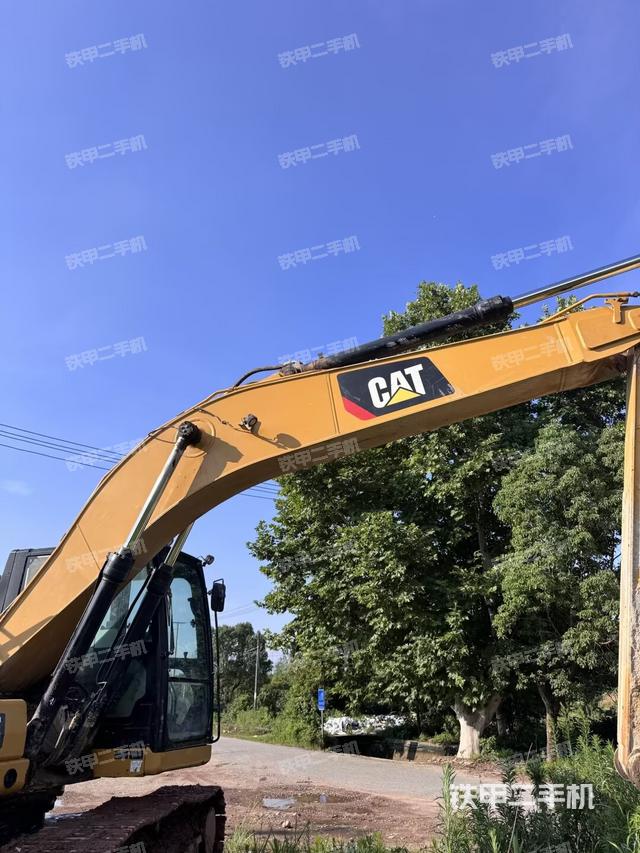 大臂整体 右侧(工作和回转装置) 大臂整体 右侧(工作和回转装置)