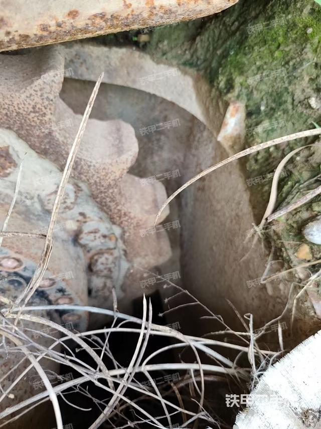 右侧行走马达盖板（行走机构）