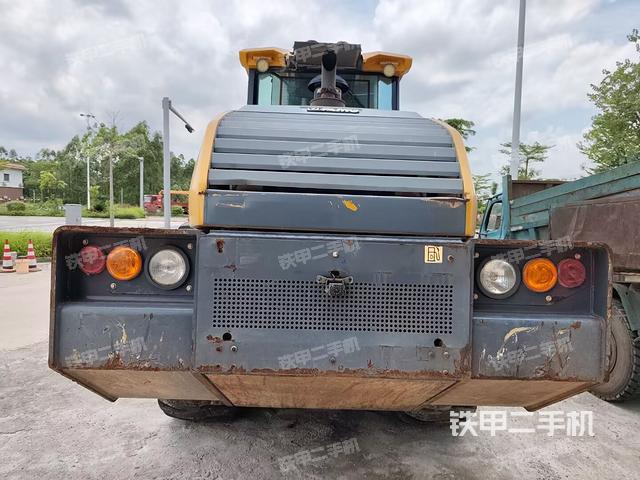 右前45°（壓路機整機外觀）