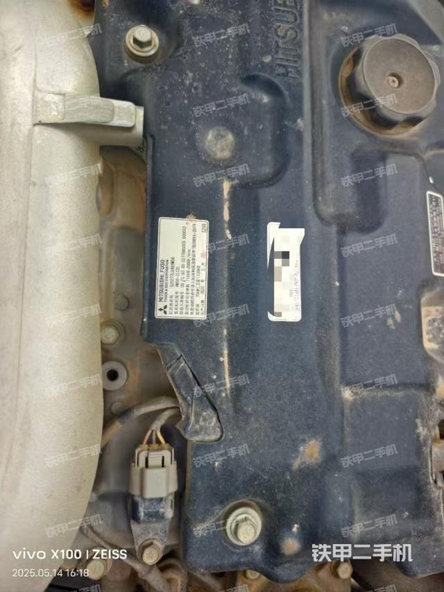 驾驶室顶部(整机外观) 驾驶室顶部(整机外观)