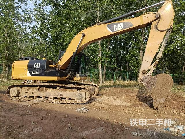 驾驶室顶部(整机外观) 驾驶室顶部(整机外观)