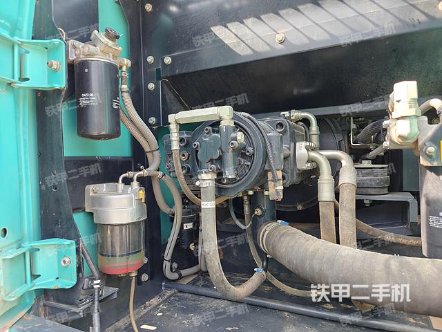 液压泵舱室正面整体(整机外观) 液压泵舱室正面整体(整机外观)