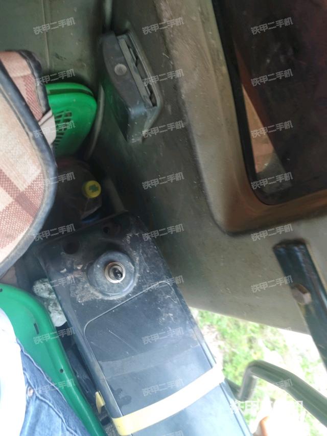 座椅左侧控制台/音响/含左手柄(驾驶室部分) 座椅左侧控制台/音响/含左手柄(驾驶室部分)