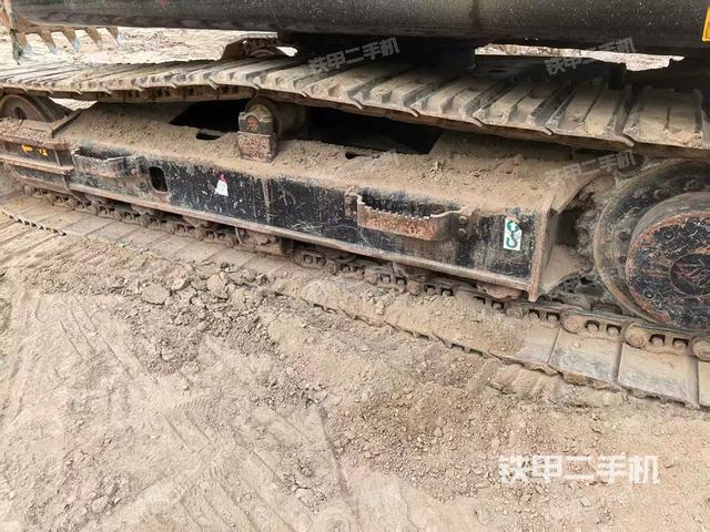 单侧履带整体(整机外观) 单侧履带整体(整机外观)