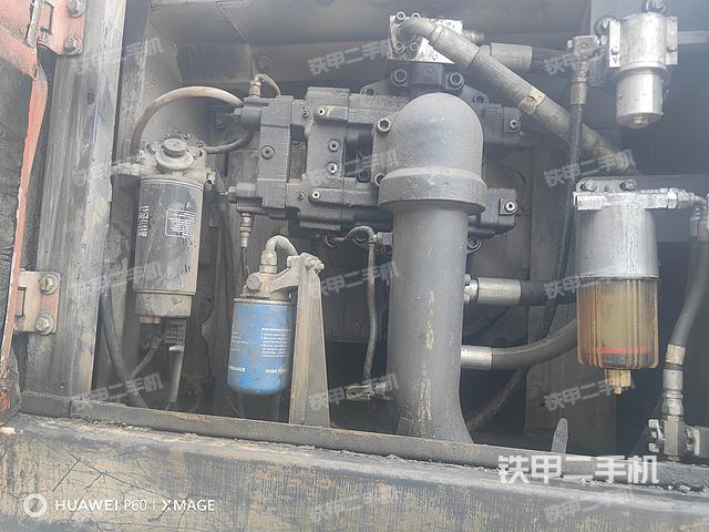 液压泵舱室正面整体（整机外观）