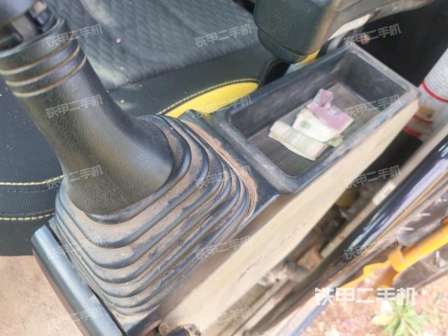 座椅左側(cè)控制臺/音響/含左手柄（駕駛室部分）