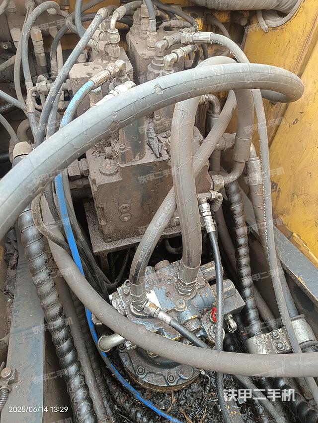 回转马达和主控阀（整机外观）