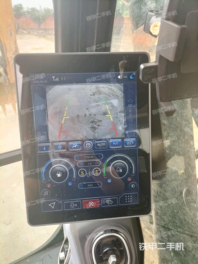 显示屏 (驾驶室部分) 显示屏 (驾驶室部分)