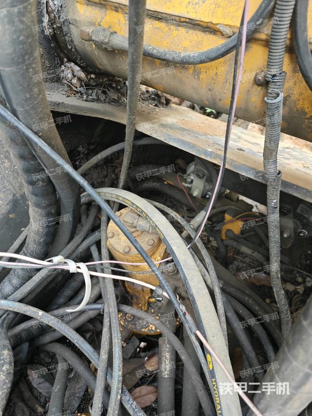 中央回转接头特写(上车部件) 中央回转接头特写(上车部件)