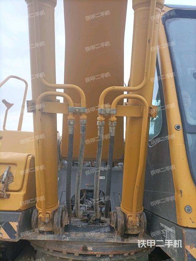 大臂油缸整體?豎拍（工作和回轉(zhuǎn)裝置）