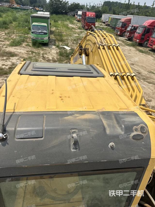 驾驶室顶部(整机外观) 驾驶室顶部(整机外观)