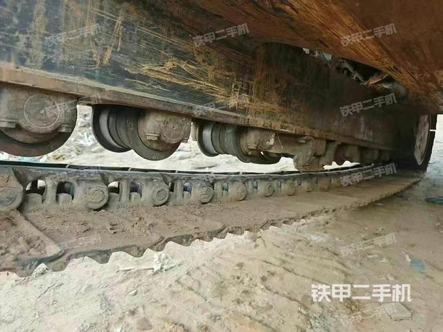 单侧履带整体(整机外观) 单侧履带整体(整机外观)