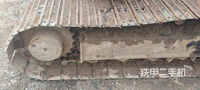 单侧履带整体(整机外观) 单侧履带整体(整机外观)