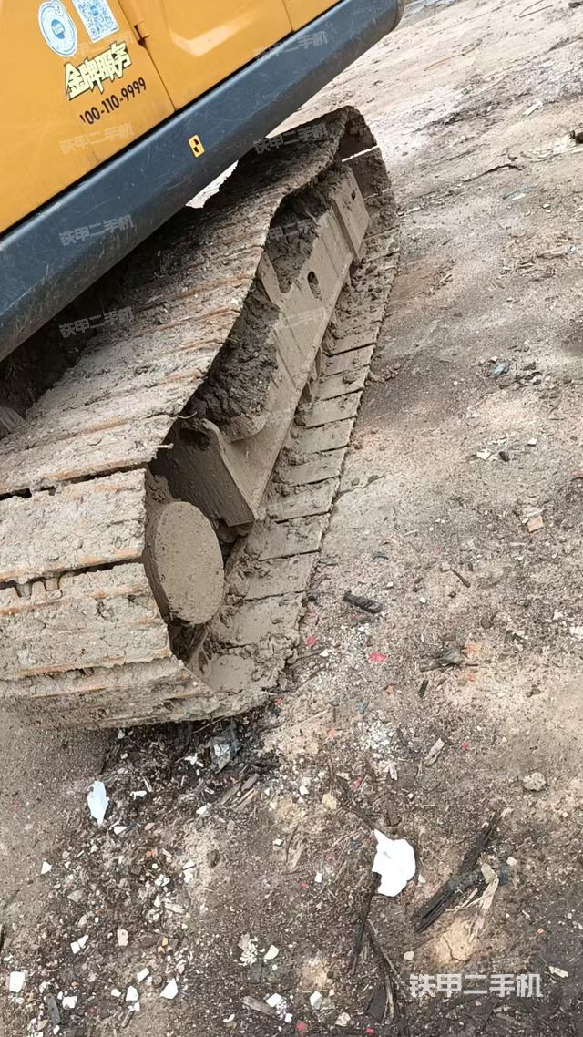 单侧履带整体(整机外观) 单侧履带整体(整机外观)