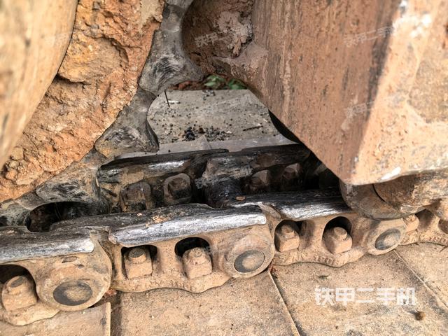 右侧履带整体(行走机构) 右侧履带整体(行走机构)