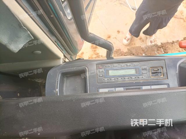 座椅左側(cè)控制臺/音響/含左手柄（駕駛室部分）