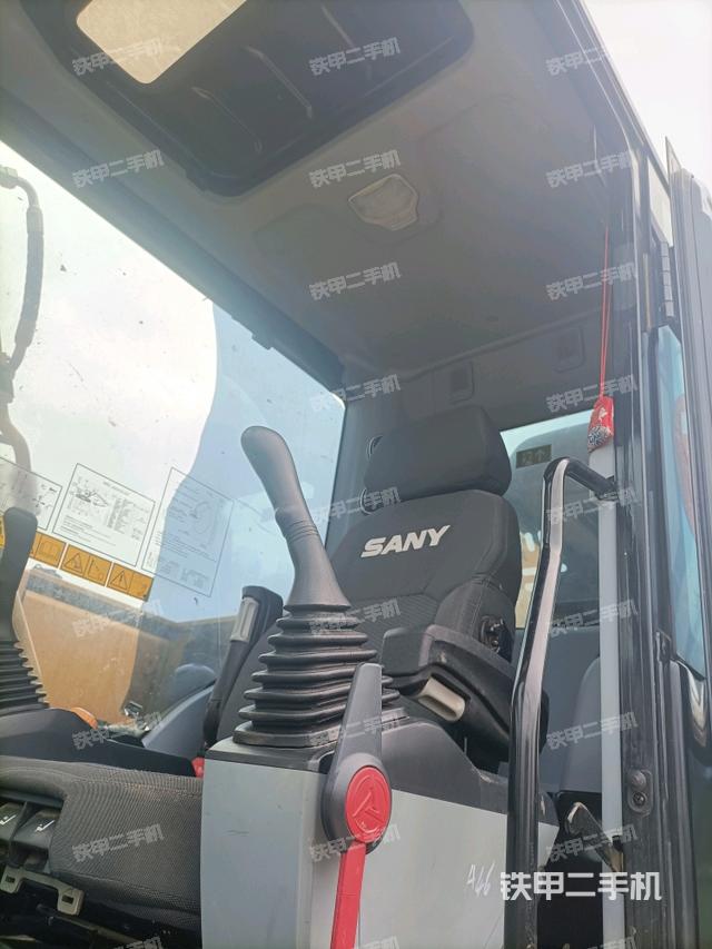 顶棚整体(驾驶室部分) 顶棚整体(驾驶室部分)