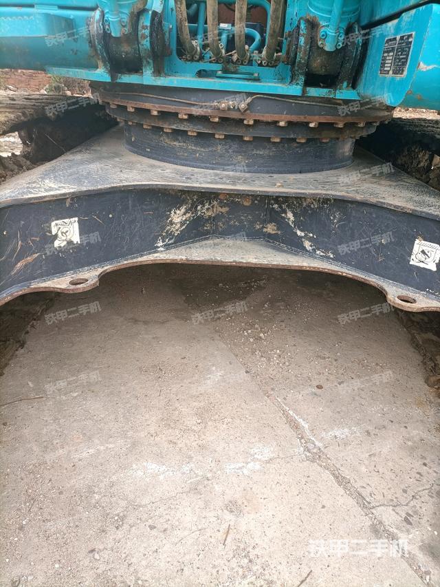 轉(zhuǎn)盤和下車架正前（工作和回轉(zhuǎn)裝置）