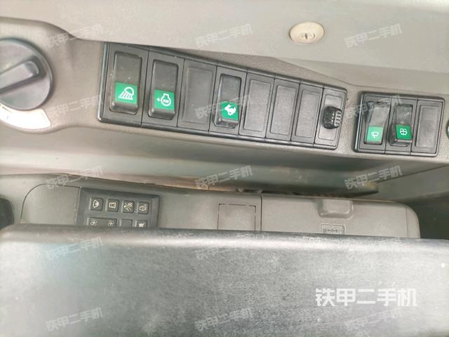 座椅左側(cè)控制臺/音響/含左手柄（駕駛室部分）