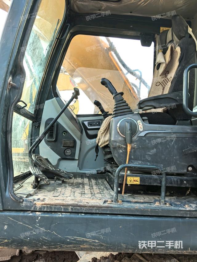 后窗玻璃角标（驾驶室部分）