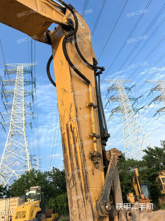 小臂整体左后（工作和回转装置）