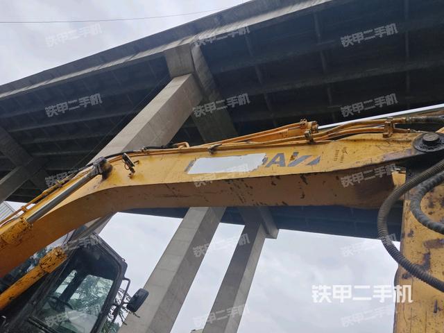 大臂整体 右侧(工作和回转装置) 大臂整体 右侧(工作和回转装置)