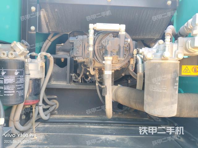 液压泵舱室正面整体(整机外观) 液压泵舱室正面整体(整机外观)