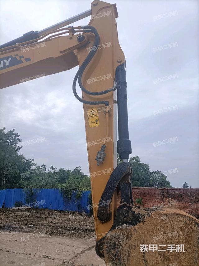 小臂整体左后(工作和回转装置) 小臂整体左后(工作和回转装置)