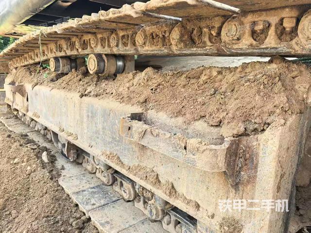 单侧履带整体(整机外观) 单侧履带整体(整机外观)