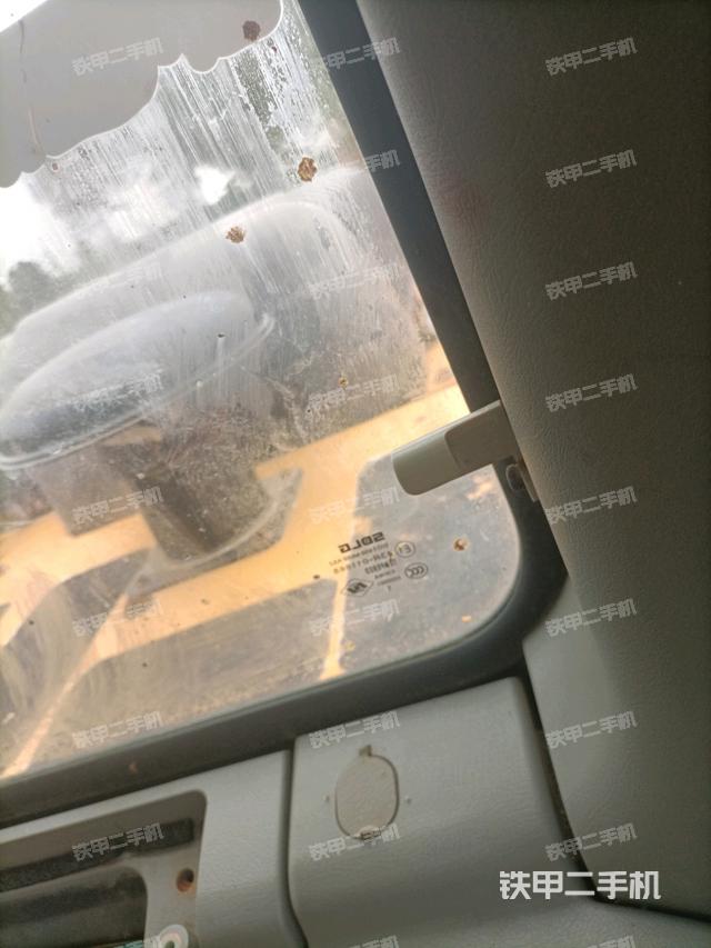 后窗玻璃角標（駕駛室部分）